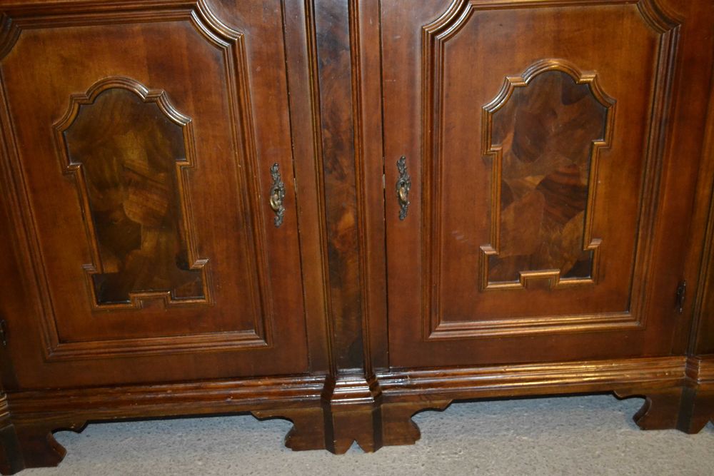 komoda włoska .orzech .238 cm.