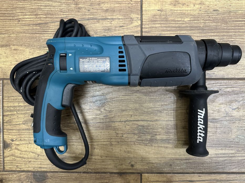 Młotowiertarka udarowa Makita HR2470 w zestawie ze skrzynką | 2021r.