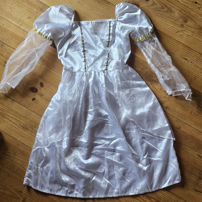 Продам святкові сукні на дівчинку 5-7р