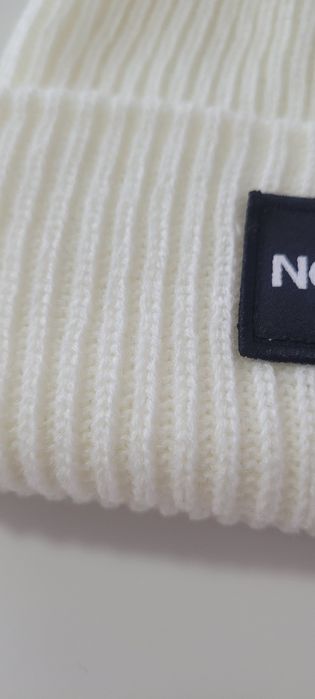 Darnowa wysyłka!!! Biała  czapka zimowa The North Face