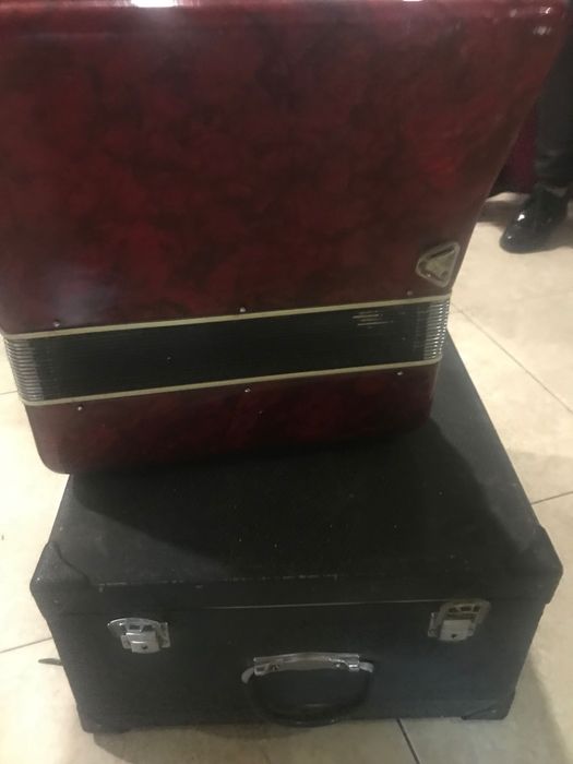 Vendo acordeão a 3 voz muito bonito e afinado por um profissional
