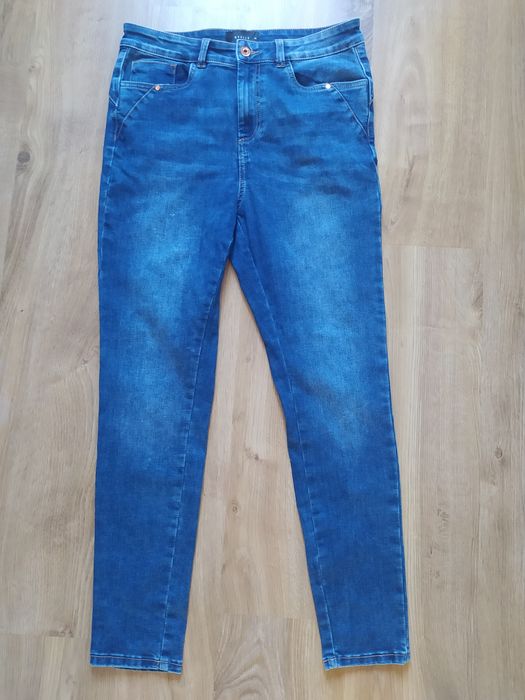 Jeansy push up Mohito 40