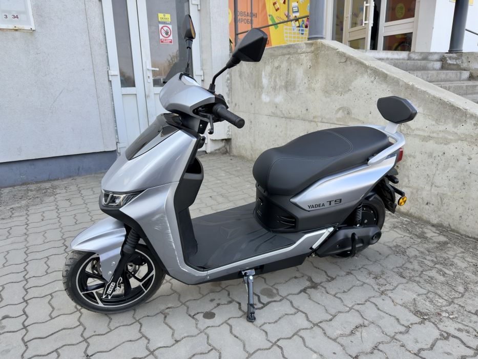 Електроскутер (мопед)