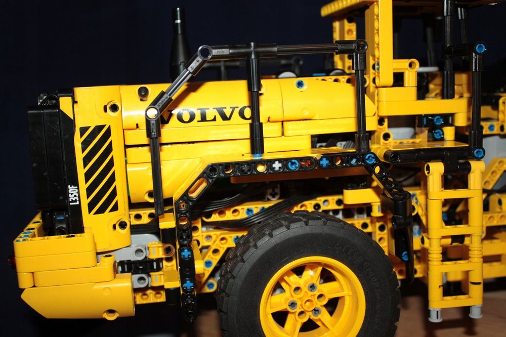 Lego Technic 42030 Koparka Volvo L350F