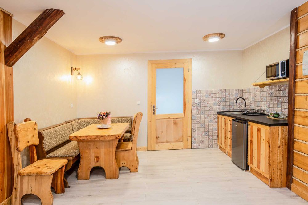 Noclegi ( 28 m-c), jacuzzi, stodoła ,domek grilowy, org.  imprez