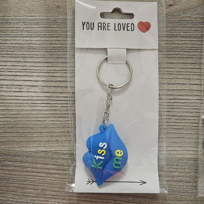 Брелки нові на ключі