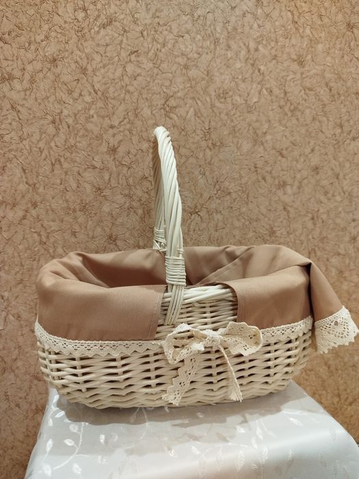 Пасхальний кошик, корзина з прикрасою, рушничок