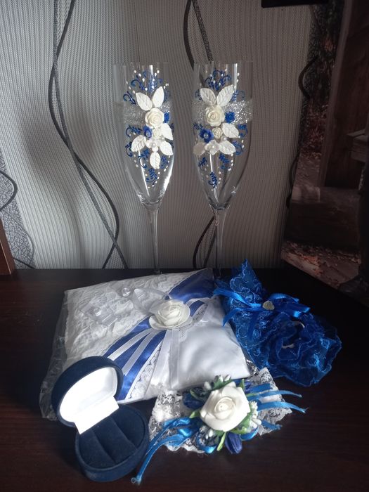 Весільна сукня, пишна, корсет, мереживо, синій декор, НЕ ВІНЧАНА