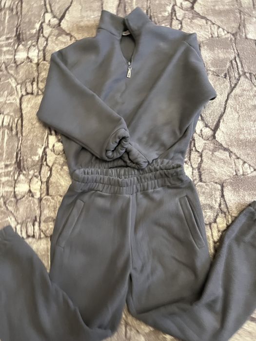 теплый костюм.