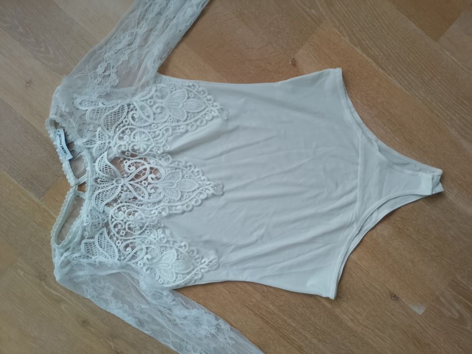 Białe koronkowe body S