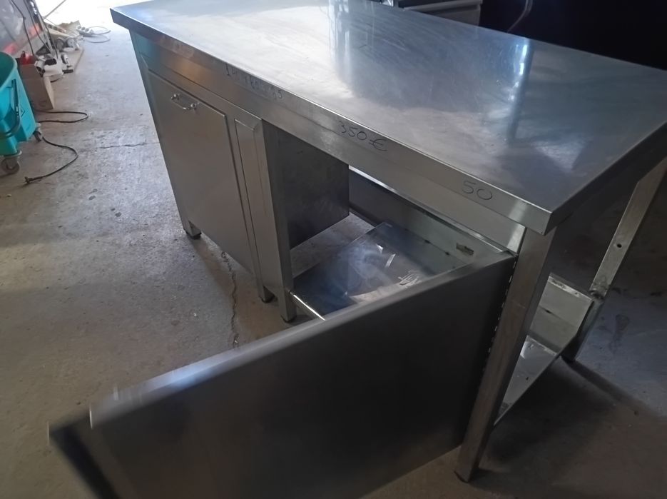 Bancada inox com portas e tulha para pão