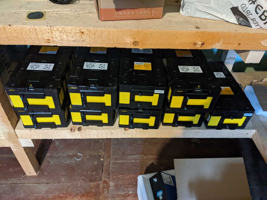 акумулятор YUASA LEV50 li-ion для гібридних інверторів