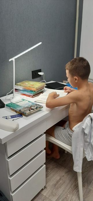 Письмовий стіл з ідеальним рішенням