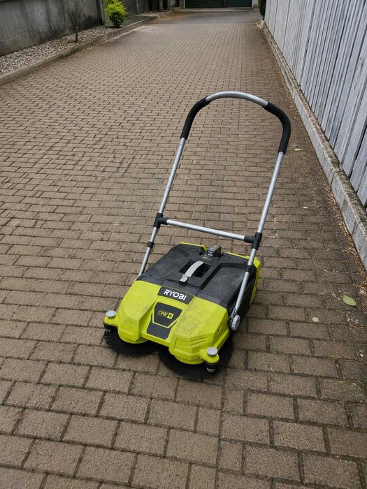 Zamiatarka akumulatorowa RYOBI R18SW3 ONE+ 18V + bateria 5Ah + ładowarka