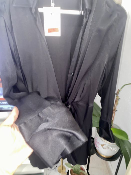 Vestido acetinado novo