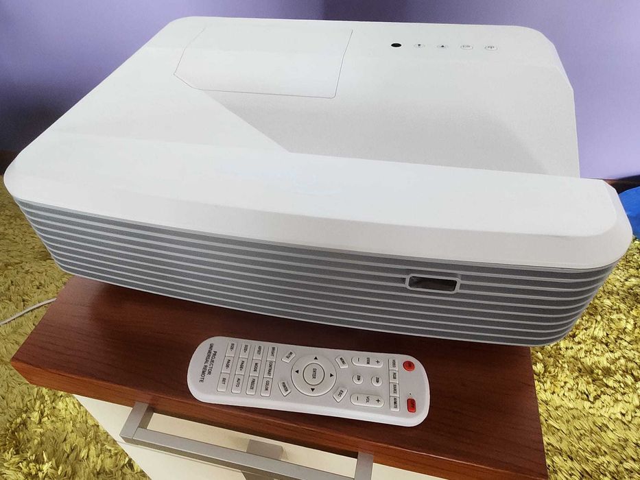 Projektor Optoma EH320UST