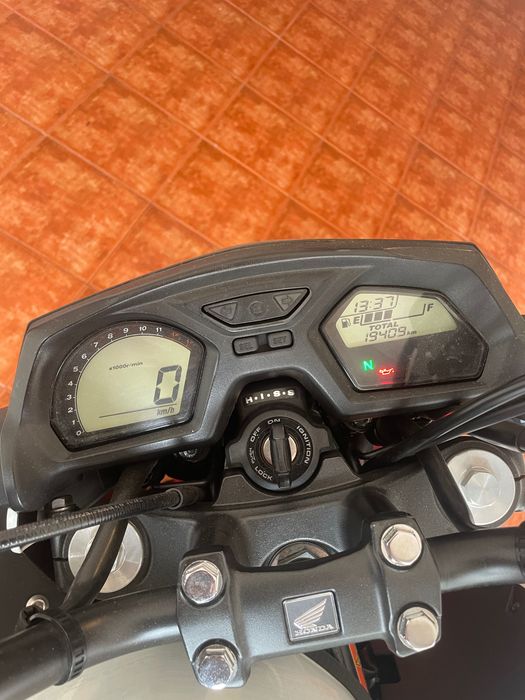 Vendo honda cb650f com quickshifter e vários outros extras