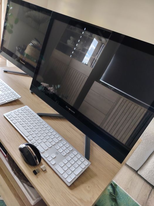 Komputer Lenovo AIO cena za sztukę ekran dotyk