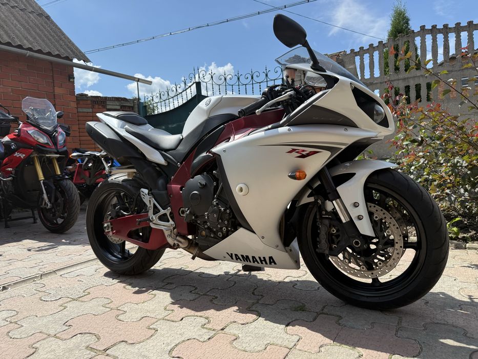 Мотоцикл Yamaha YZF R1 crossplane з документами