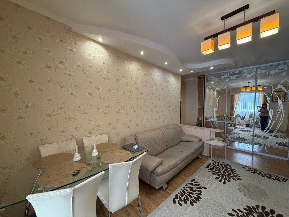 Продаж 3к квартири мікрорайон Виставка