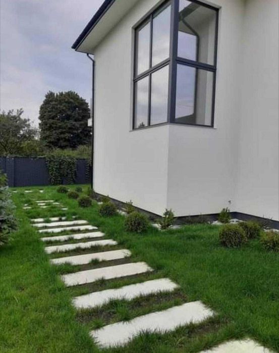 Продаж будинку, Брюховичі