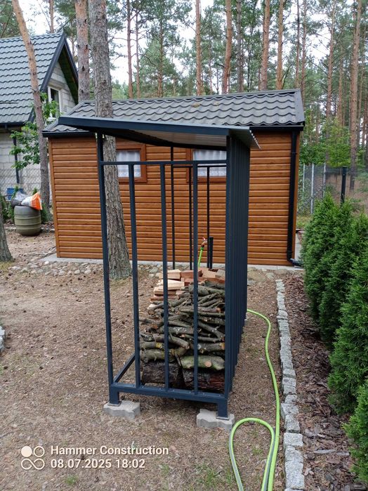 Drewutnia. Stojak na drewno opałowe
