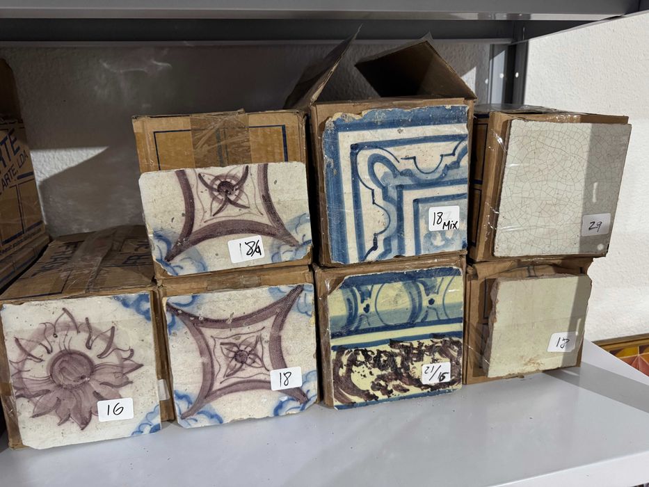 Azulejos Tradicionais Século XVIII para Restauro Patchwork e Decoração