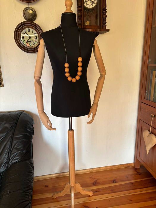 Manekin - drewniane ręce