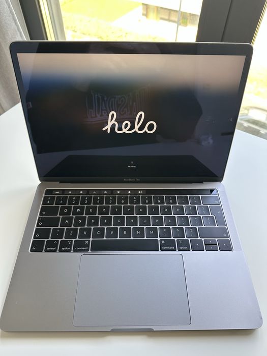 MacBook Pro 13″ 2019 – Touch Bar – Intel i5 – 8 GB RAM – 128 GB SSD