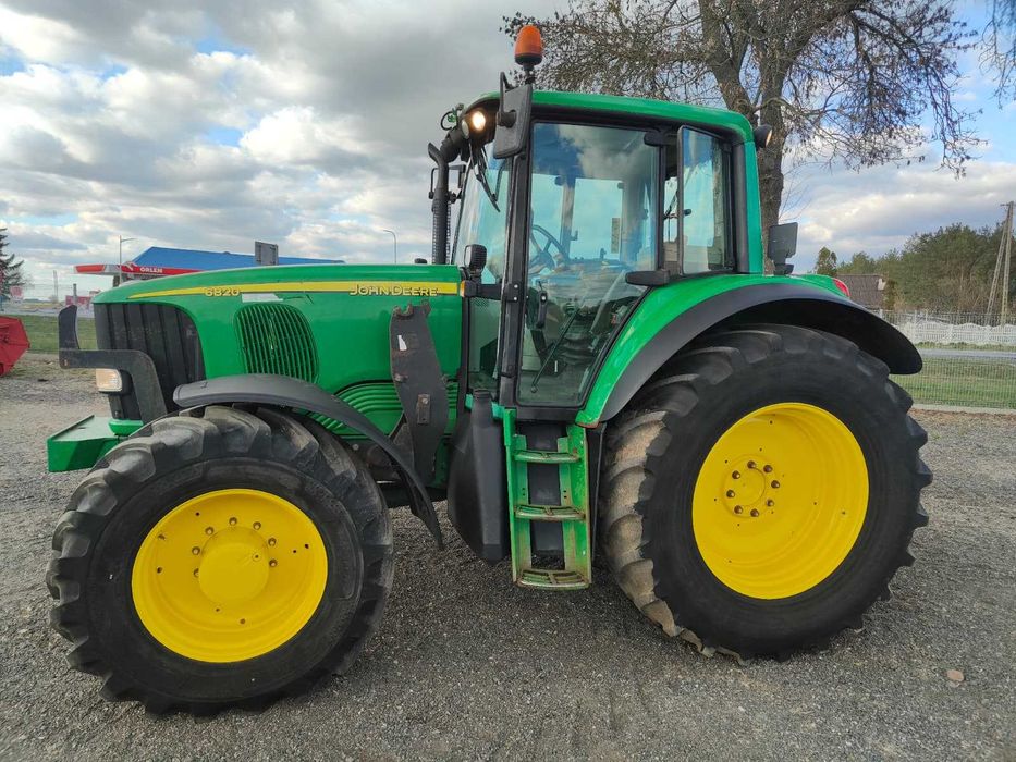 Ciągnik John Deere 6820