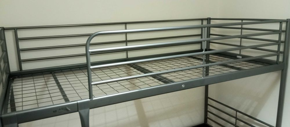 Beliche IKEA com colchões e gaveta arrumação