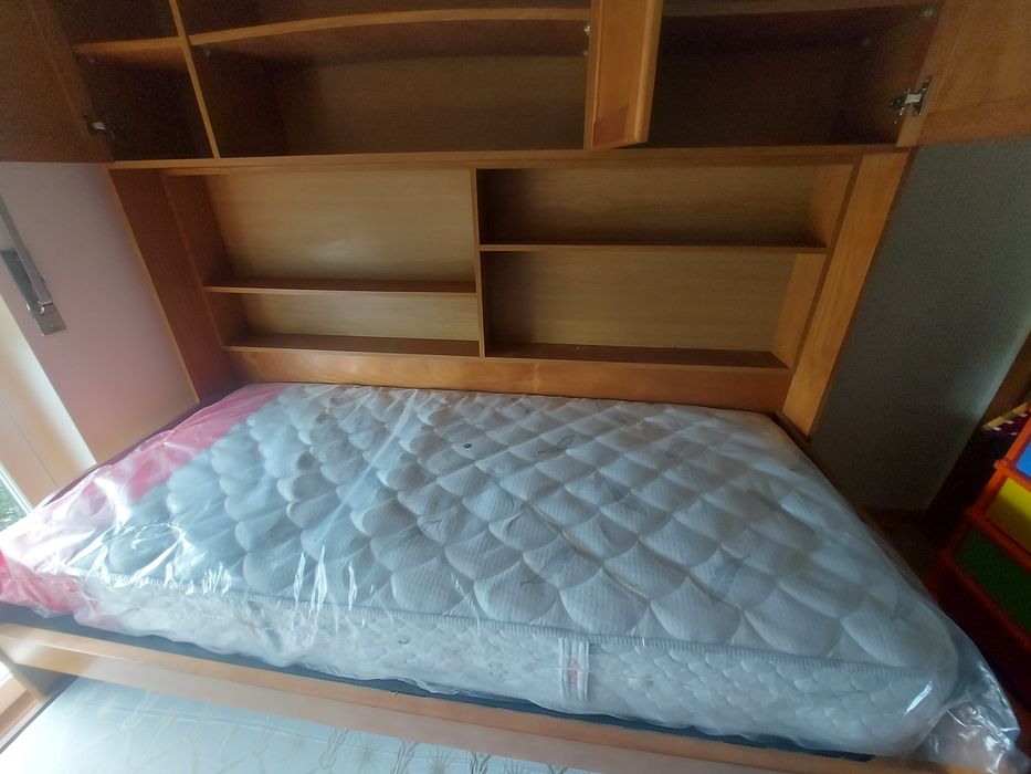 Cama dupla de Solteiro com estúdio