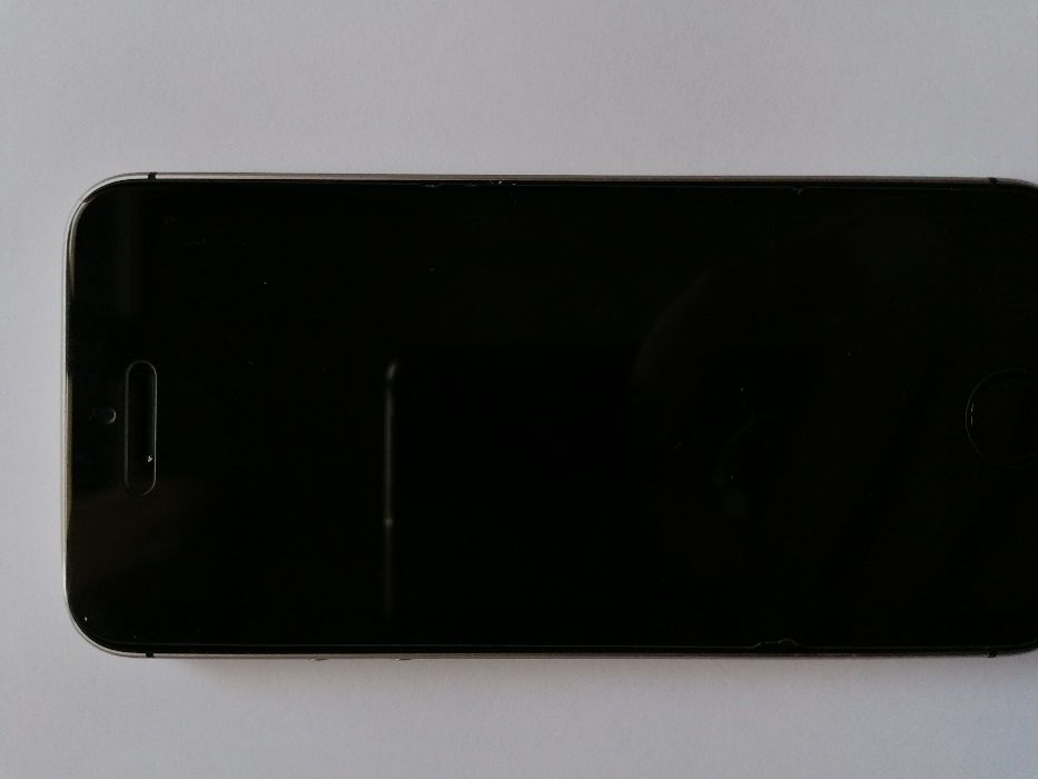 Smartphone Apple iPhone SE Preto - 16 GB