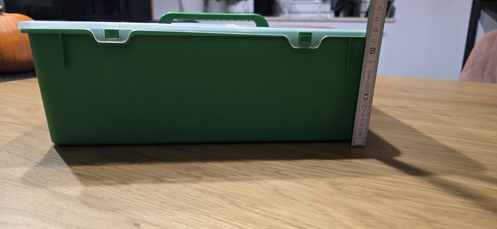 Skrzynka na narzędzia z przegrodami