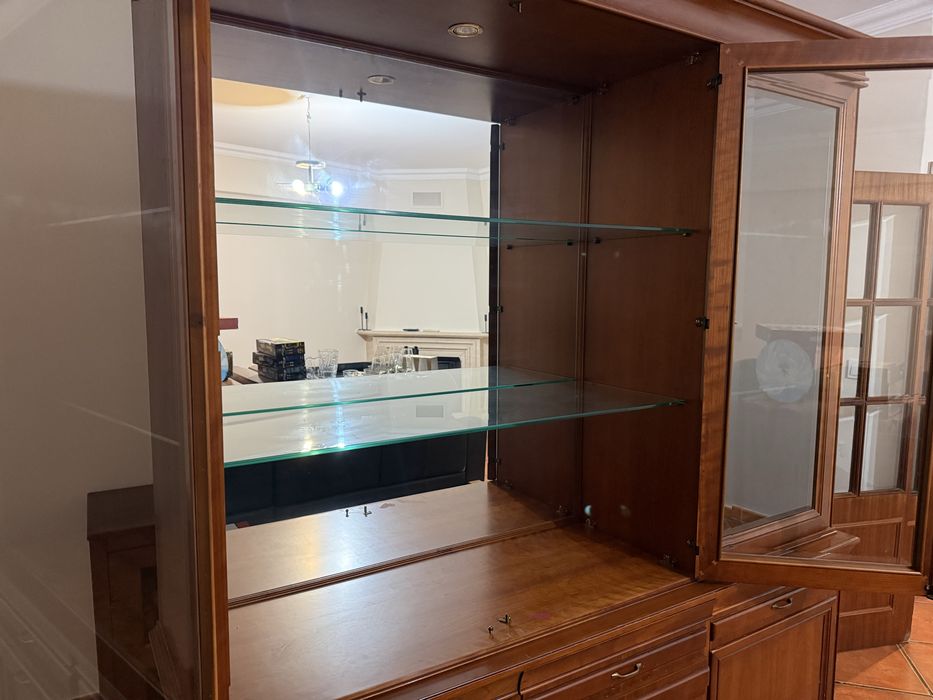 Movel da sala com 4 cadeiras