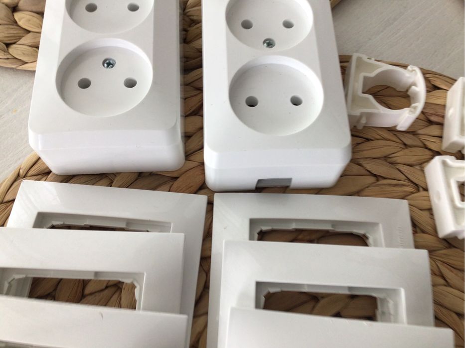 Gniazdka ramki łączniki simon legrand