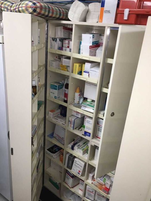 Szafa apteczna - szpitalna.