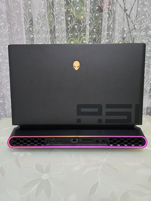 Alienware Area A51/17.3"144Hz/MXM 2080 8GB/i9-9900K/RAM:32GB/512+1TB