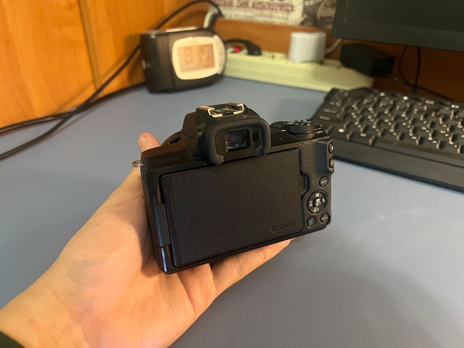 Canon m50 + Kit 15-45 + 50mm 1.8 -canon EF 50mm f/1.8