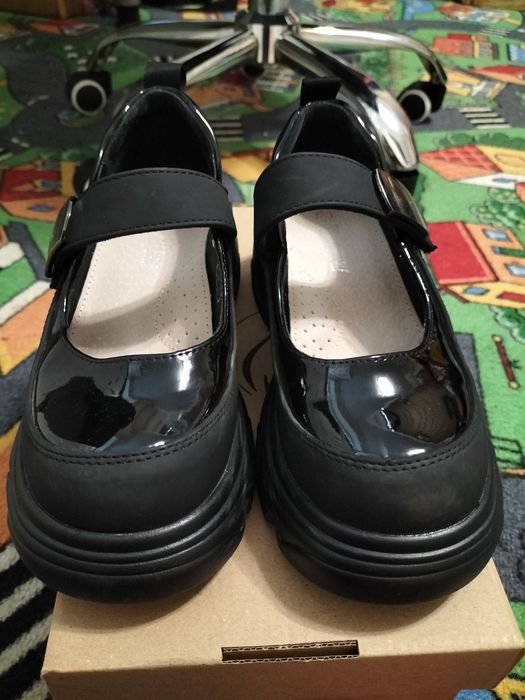 Туфлі на дівчинку