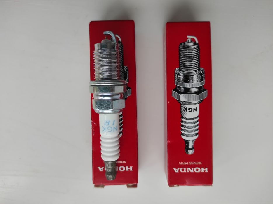 Свечи зажигания IZFR6K11S , комплект 4 штуки.Оригинал.