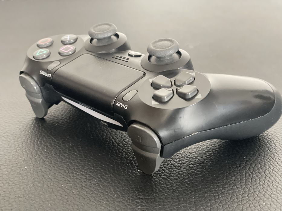 Comando PS4 preto