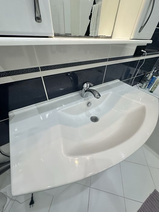 Мийка керамічна з тумбою та дзеркалом