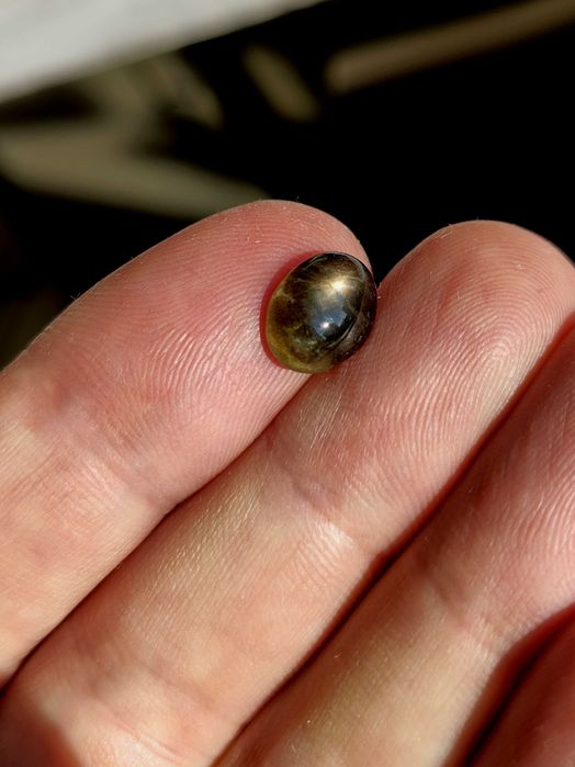 звёздчатый сапфир без наведения полупрозрачный