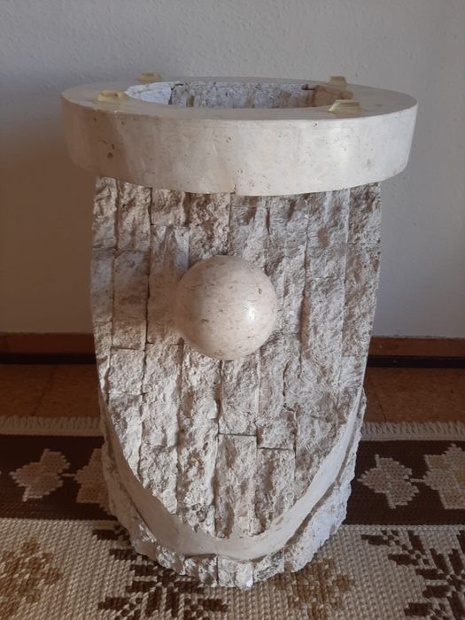 Mesa de apoio em pedra para sala sem vidro