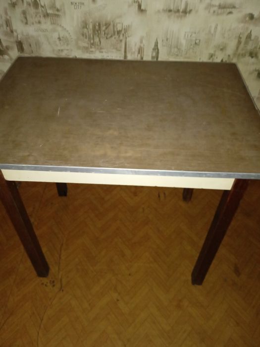 Продам стол кухонный