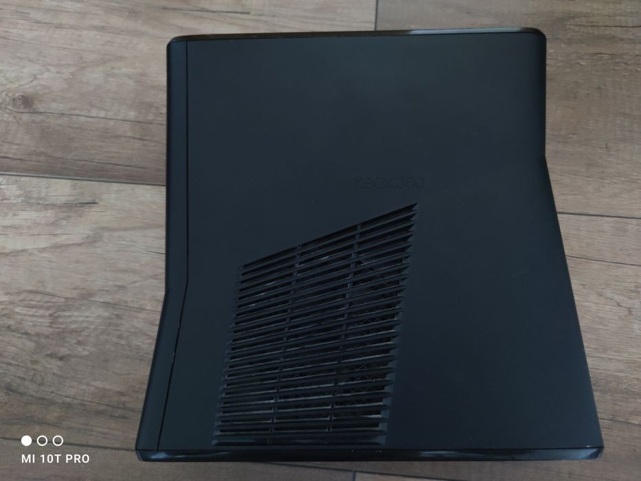 Xbox 360 Slim 2 геймпада Freeboot / Фрибут + Игры