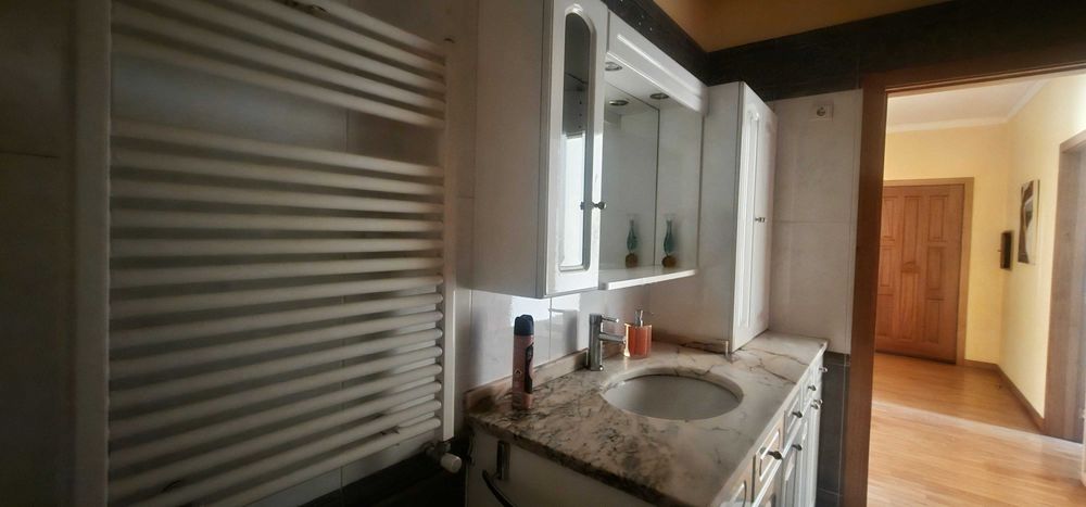 Oportunidade Única: Apartamento T4 Familiar com Áreas Generosas e Localização Premium!