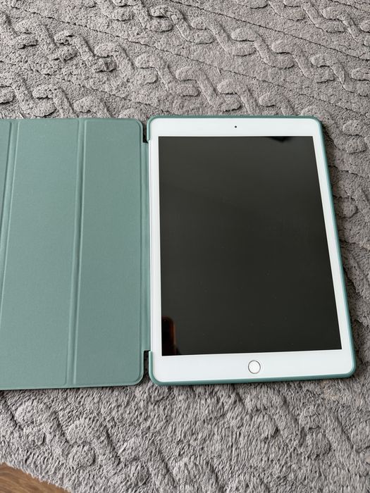Ipad 8 gen 32g silver з коробкою