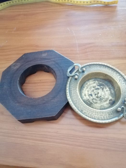 Cinzeiro de madeira e meyal